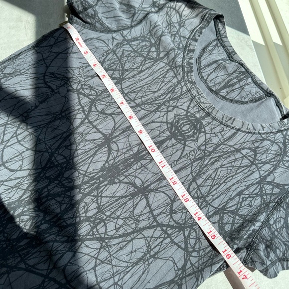 Lululemon athletic shirt - Picture 6 of 7